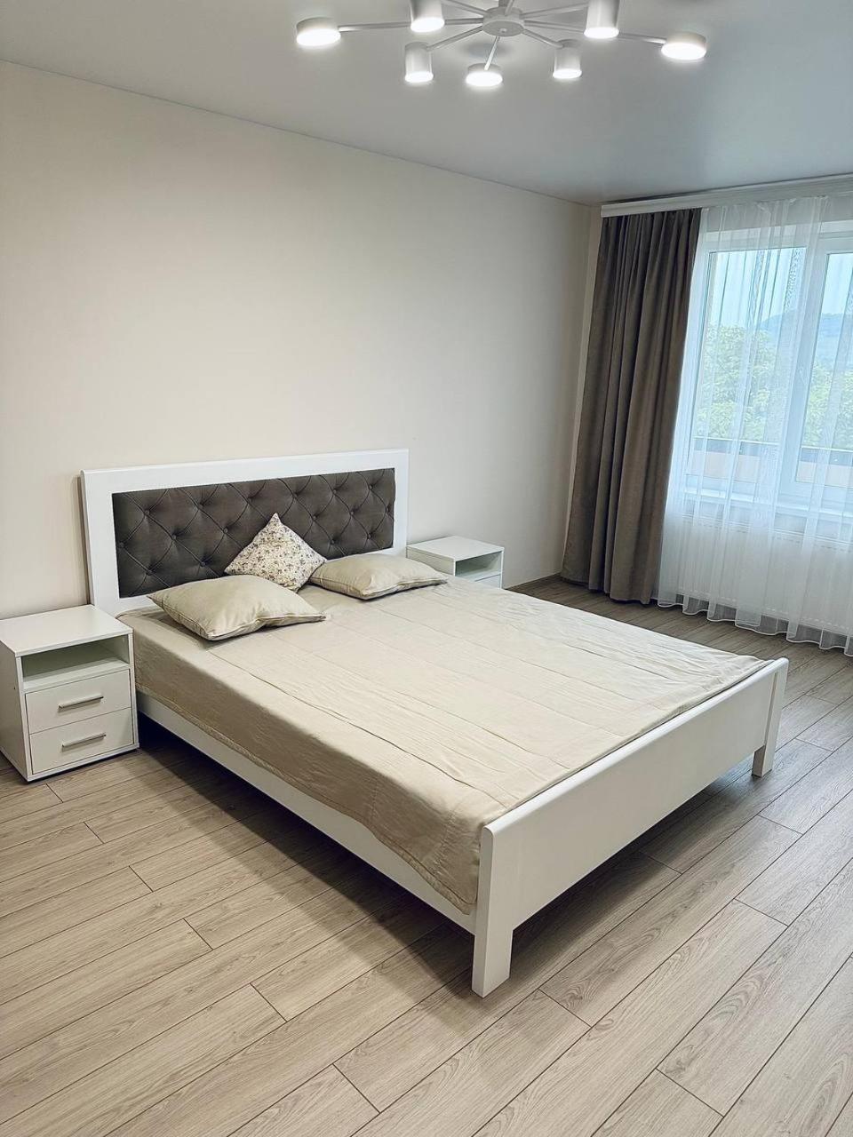 Holiday home двокімнатна на корятовича, 2б